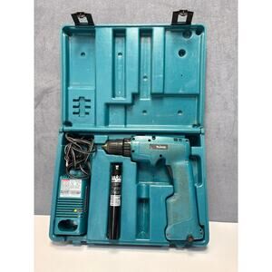 Makita 6011D 12V 3/8" Drive Cordless Drill Charger & Carrying Case.